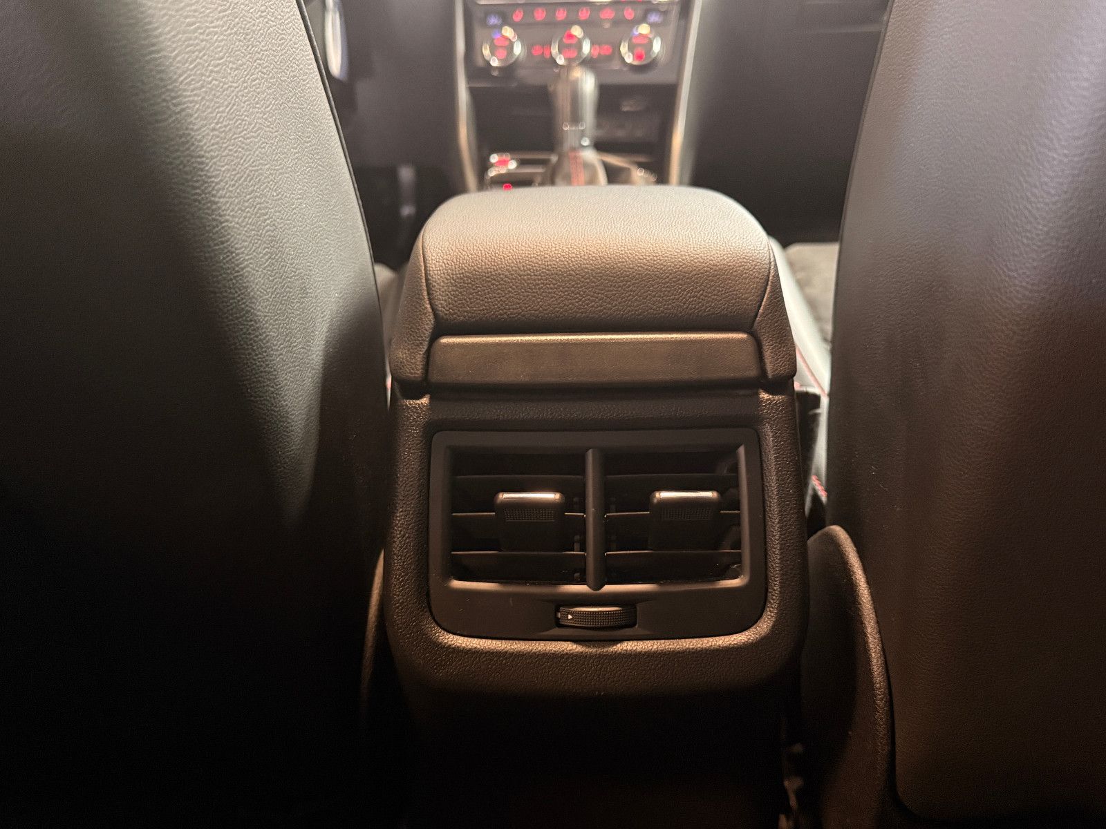 Fahrzeugabbildung SEAT Leon ST FR//ACC/LED/PANORAMA/APPLE-CAR/KAMERA