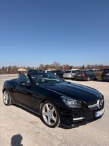 Mercedes-Benz SLK 250 AMG LINE - Mercedes-Benz SLK 250: AMG