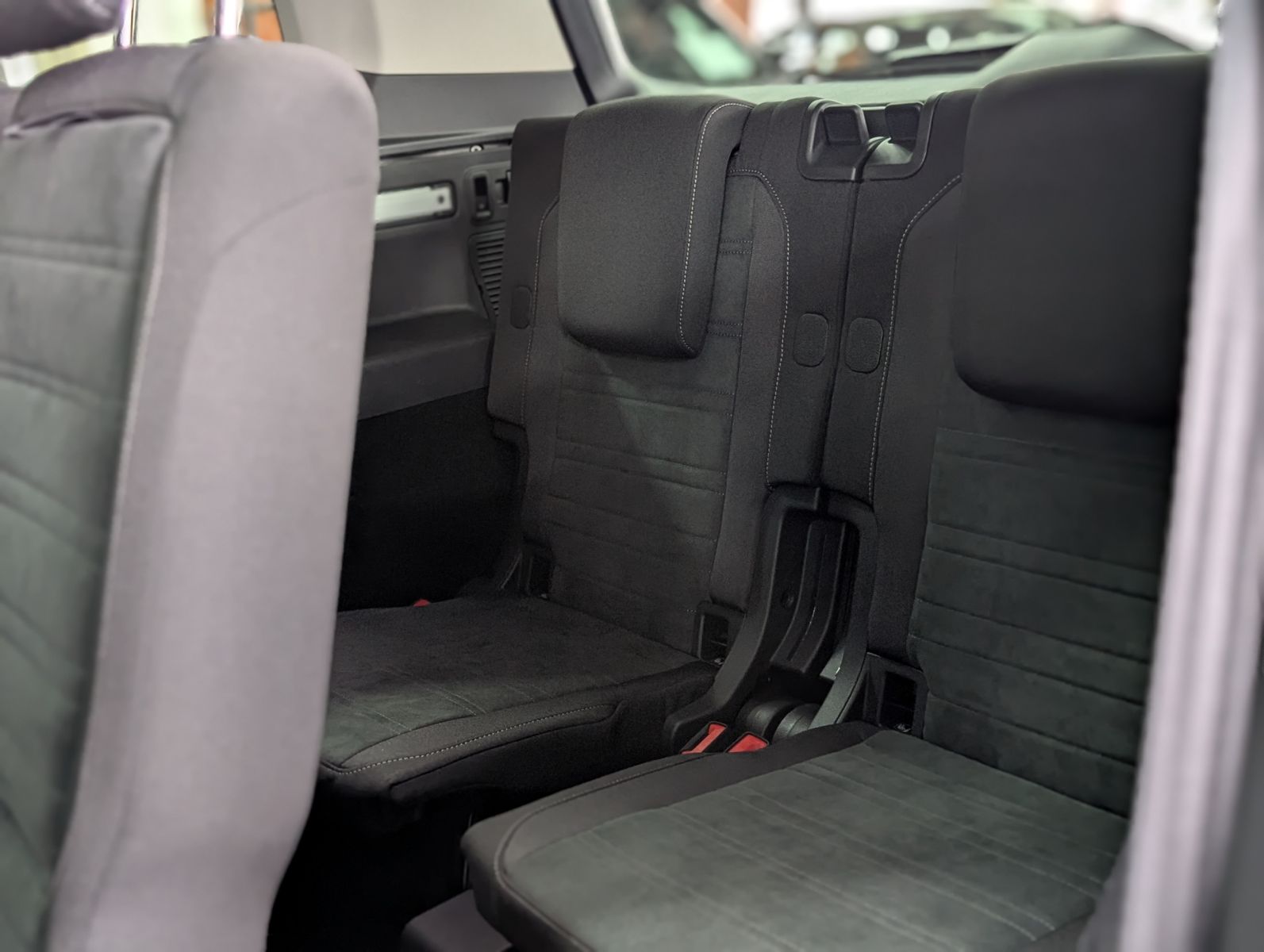 Fahrzeugabbildung Volkswagen Touran R-LINE HIGHLINE BLACK PANO AHK 7S KINDERS