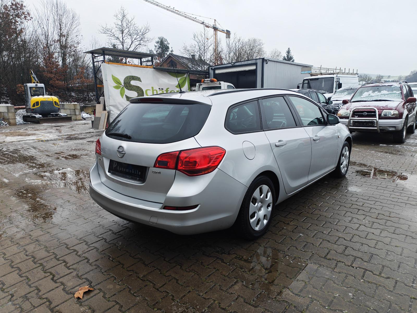 Opel Astra 2011 — photo 11