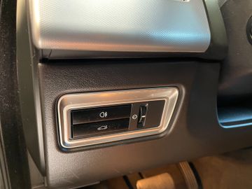 Jaguar XF 2.2 Diesel *LEDER*KAM*NAVI*PDC*SZHZ*XENON*