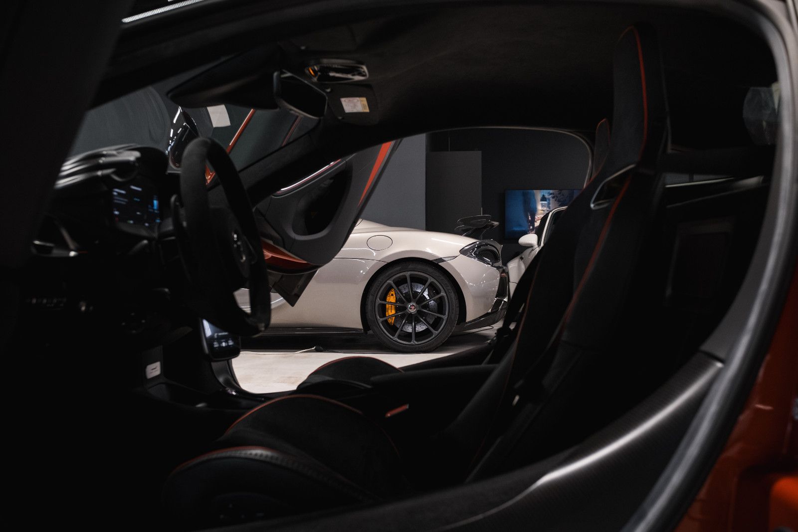 Fahrzeugabbildung McLaren Artura-Lift-Tech.Pack-Prac.Pack-B&W-Steuer!