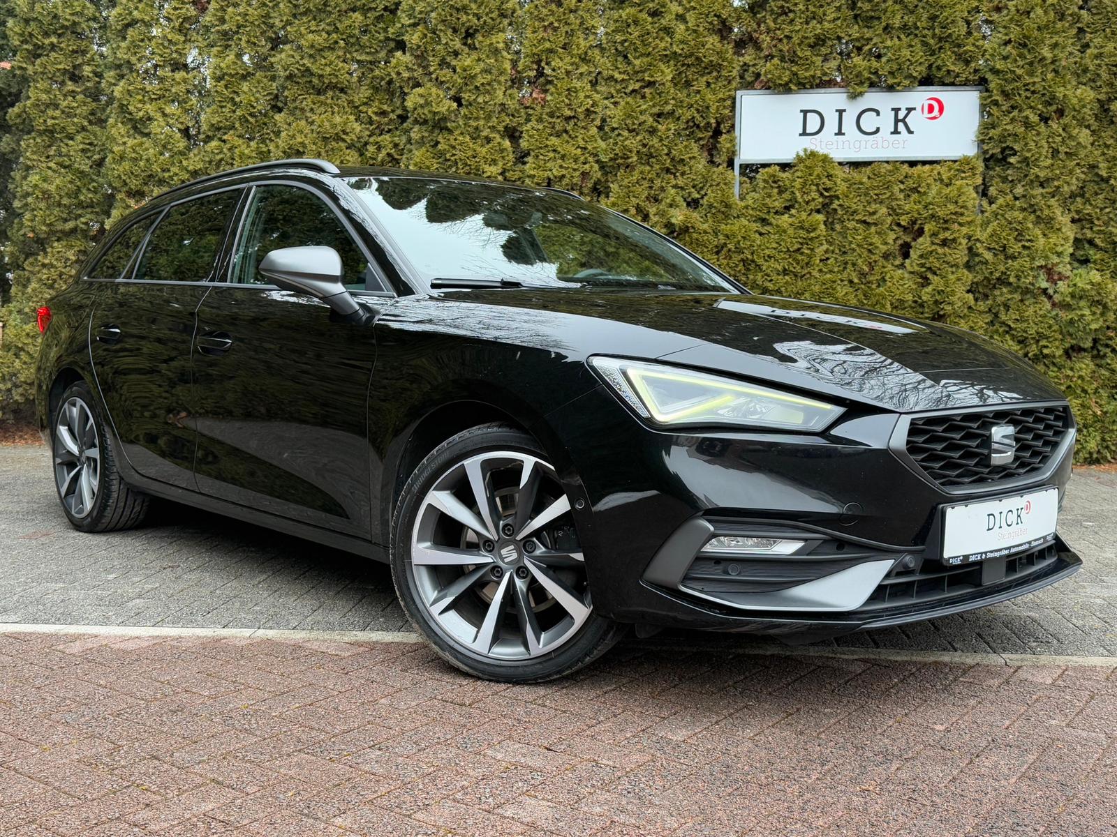 Seat Leon ST 2.0 TDI DSGFR-Line LED+AHK+KAM+SHZ+ACC