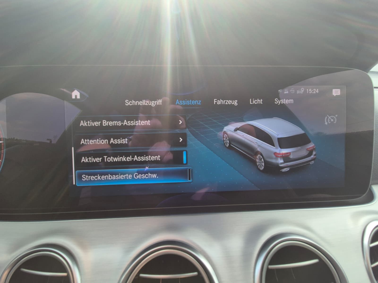 Fahrzeugabbildung Mercedes-Benz E 220 d Avantgarde AHK*DIST*LED*SHZ*Kam*Ambiente