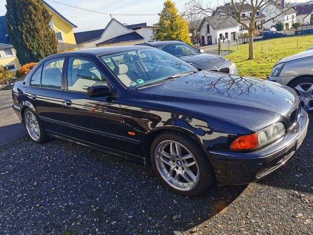 BMW E39 528i