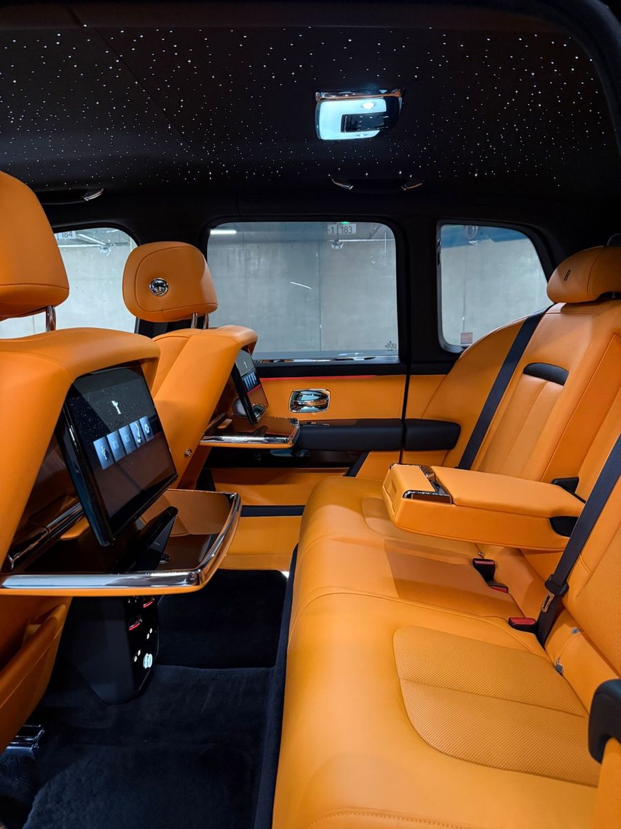 Fahrzeugabbildung Rolls-Royce Cullinan BLACK BADGE OPTIK/THEATER/BESPOKE AUDIO