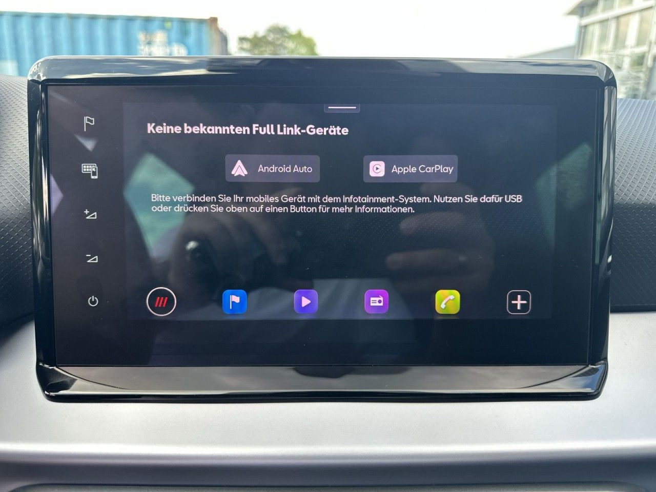 Fahrzeugabbildung SEAT Ibiza FR 1.0 TSI 81 kW (110 PS) 7-Gang-D - mit KI generiert/bearbeitet