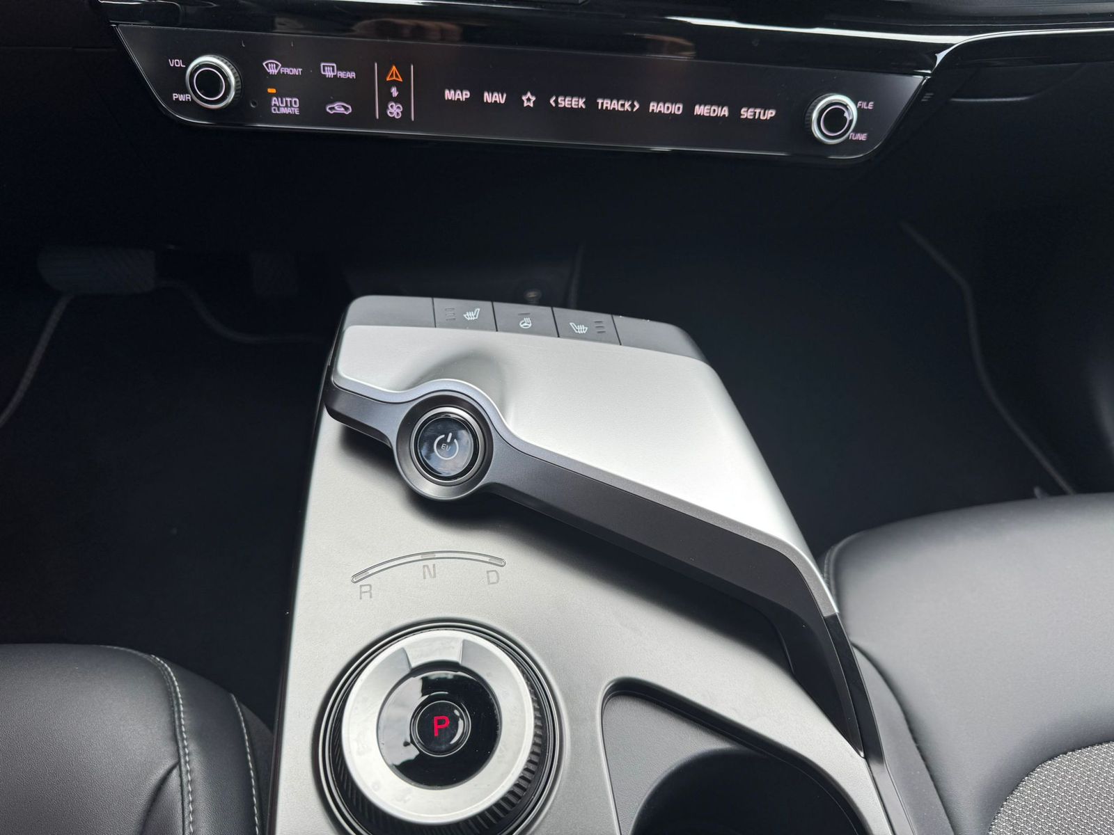 Fahrzeugabbildung Kia EV6 4WD NAVI+LED+SHZ+KAMERA+WP+DAB+ACC+19"