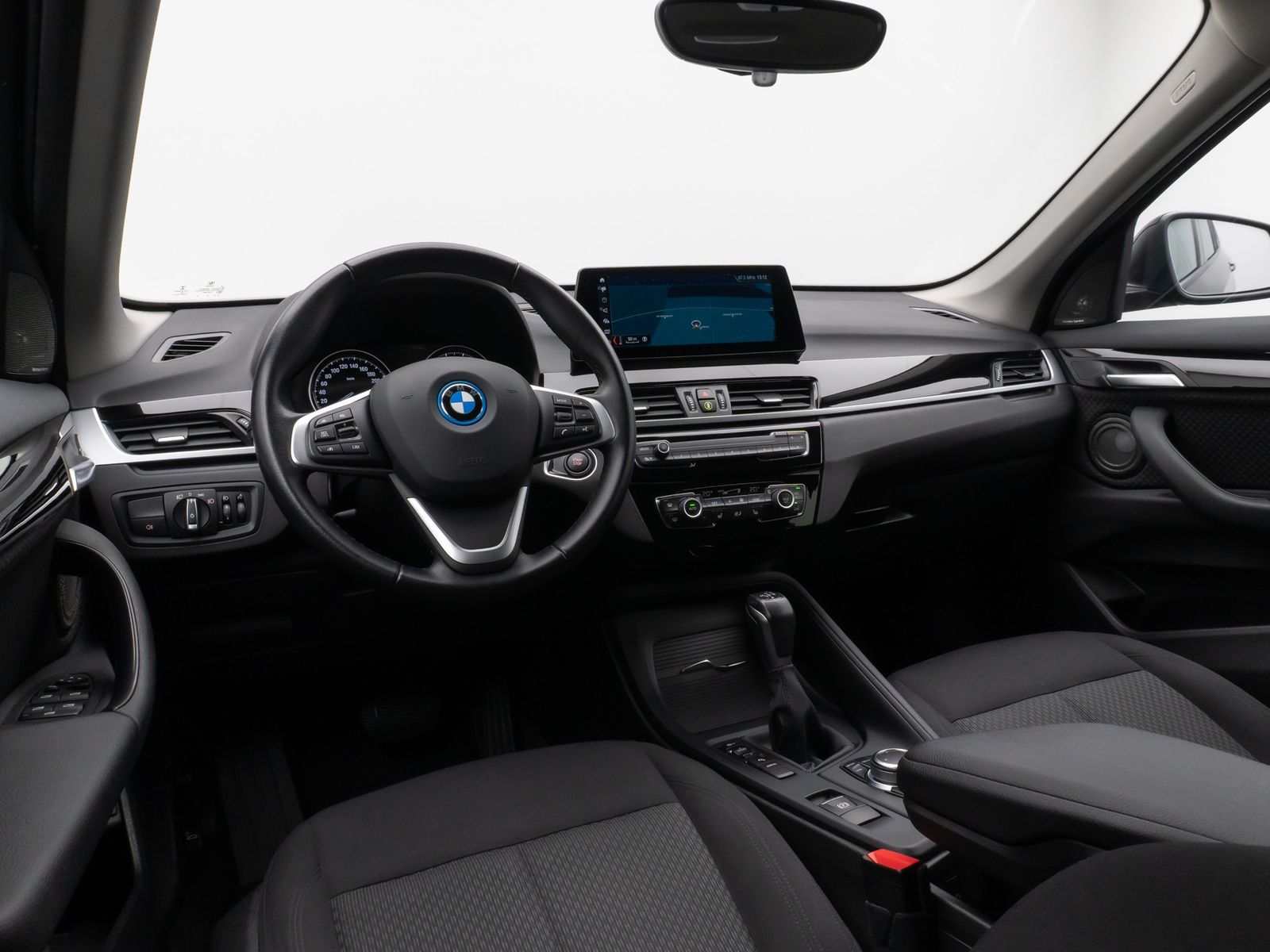 Fahrzeugabbildung BMW X1 xD25e AHK Navi+ HUD DAB H/K Komfort Sport LED