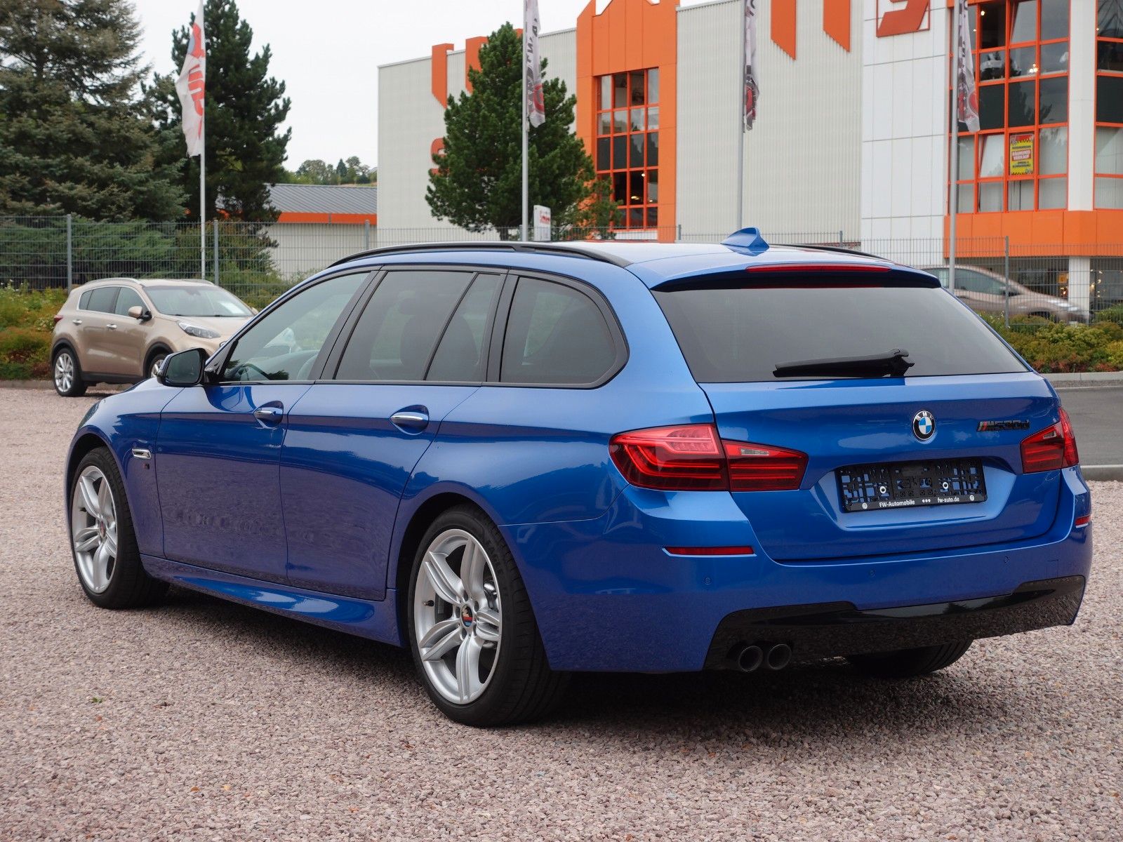 Fahrzeugabbildung BMW 530d xDrive Touring A M Sportpaket Navi/LED/19"/