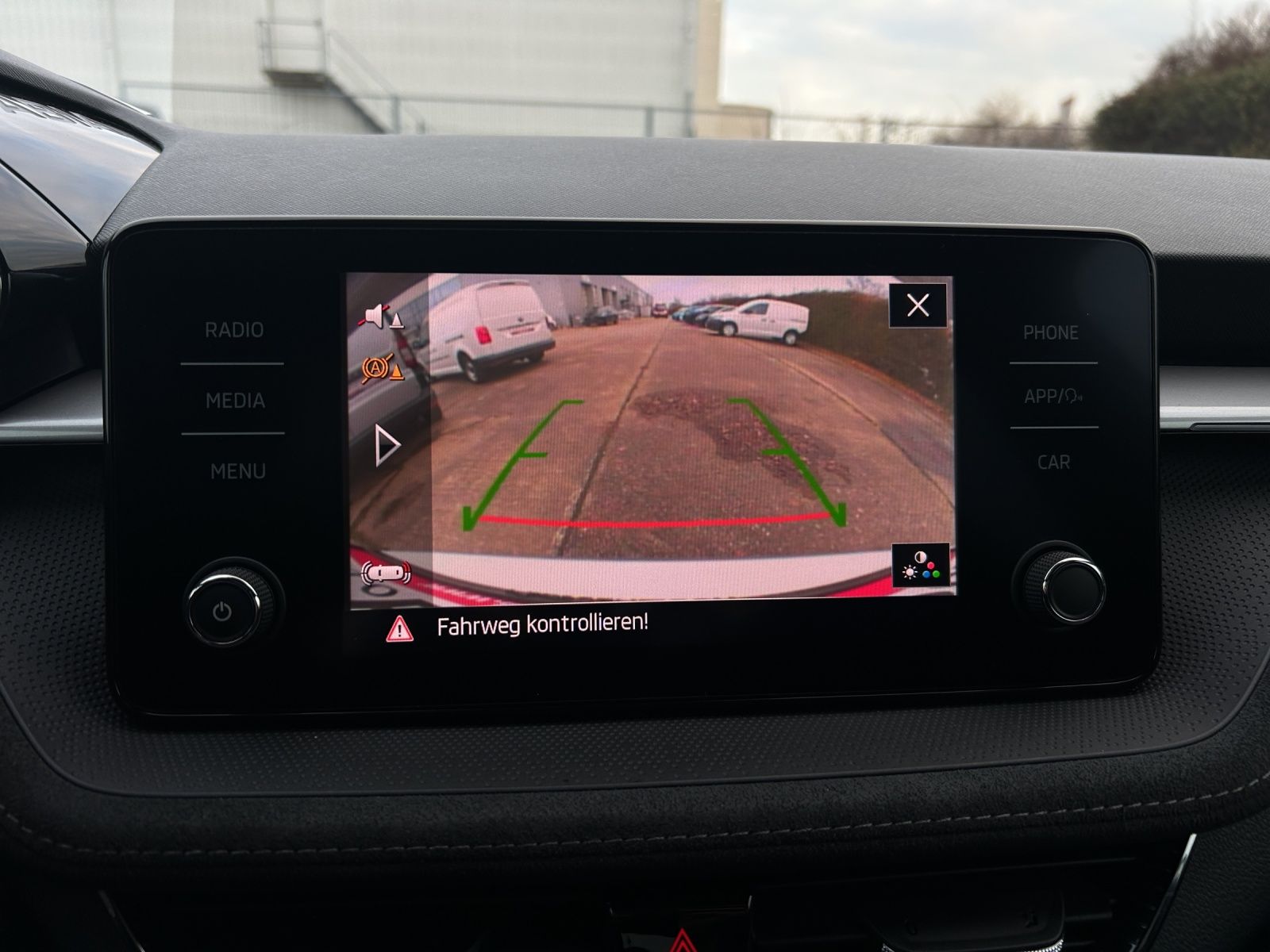 Fahrzeugabbildung SKODA Fabia Style TSI DSG LED SH RFK AID Ambiente Clim