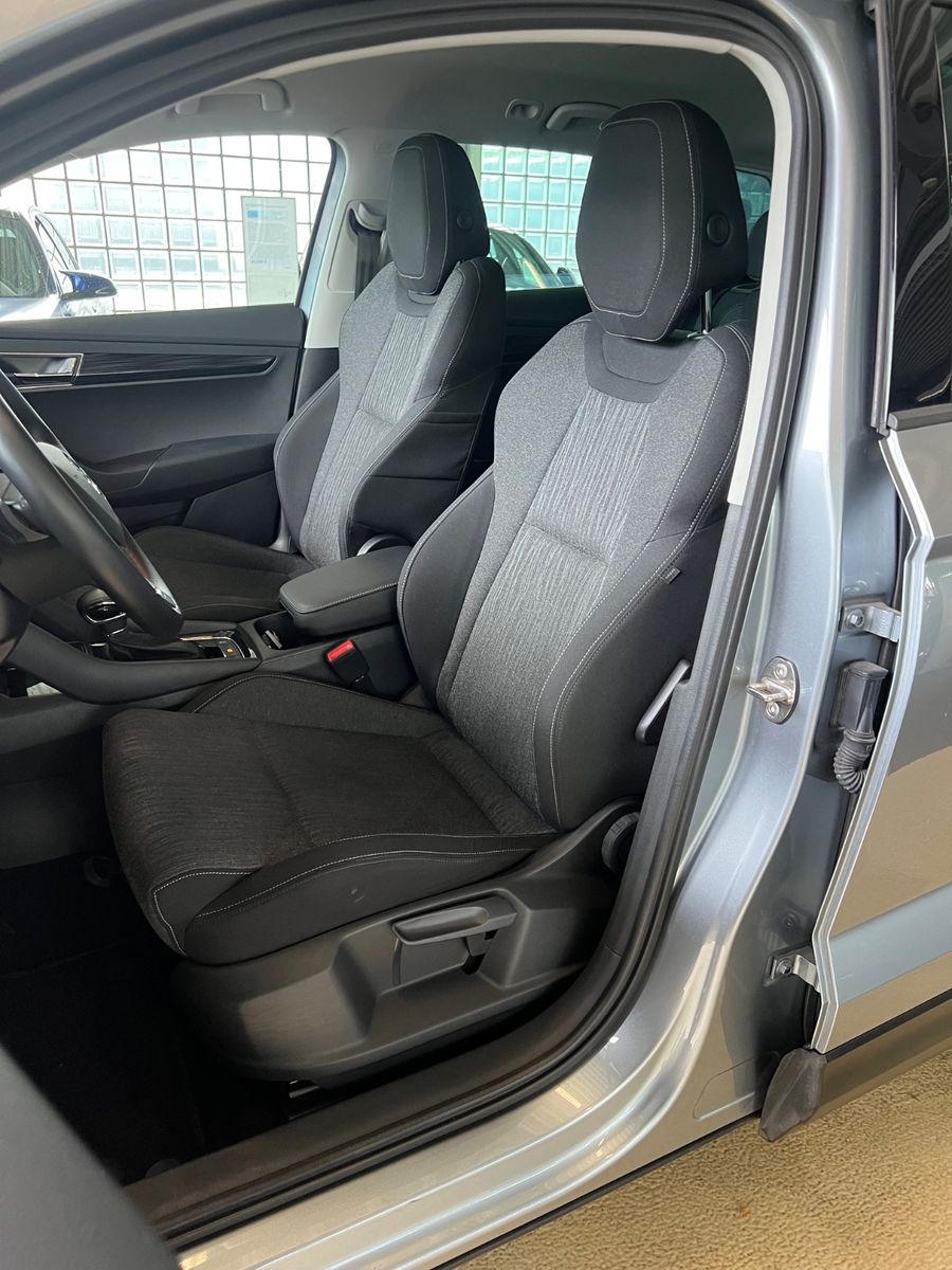 Fahrzeugabbildung SKODA Karoq Style 1.5 DSG *NAVI*KAMERA*CAR-PLAY*AHK*