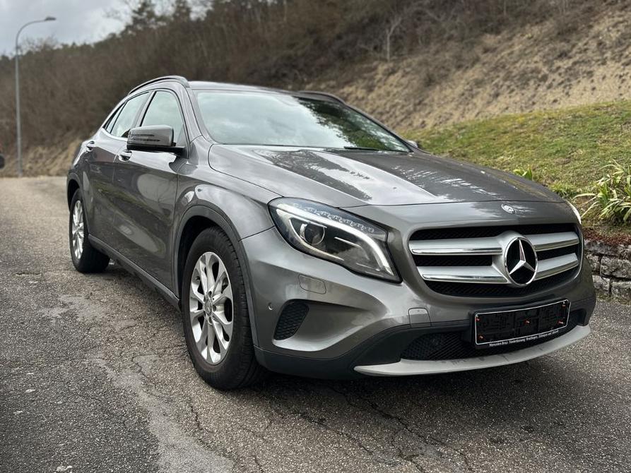 Mercedes-Benz GLA 200 Automatik*Scheckheft*PDC*Sitzheiz.*
