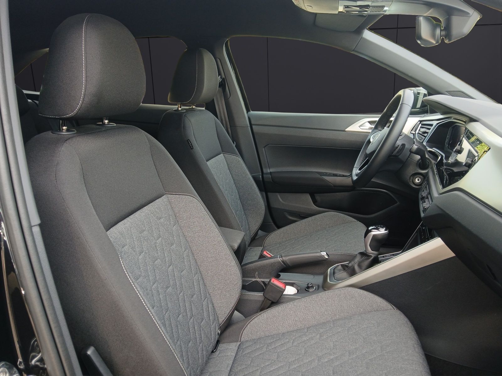 Fahrzeugabbildung Volkswagen Taigo Life TSI DSG IQ.Light ACC SHZ RearView 17"