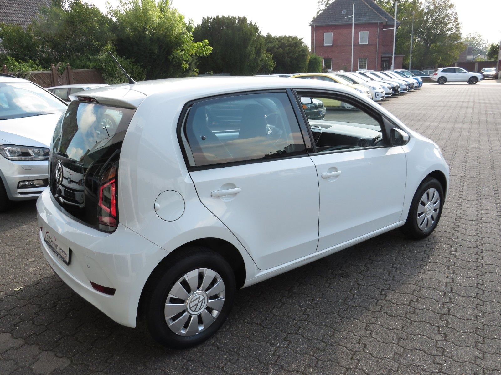 Fahrzeugabbildung Volkswagen up! GJ-REIFEN PDC GRA MAPS&MORE ASSISTENTSPAKET