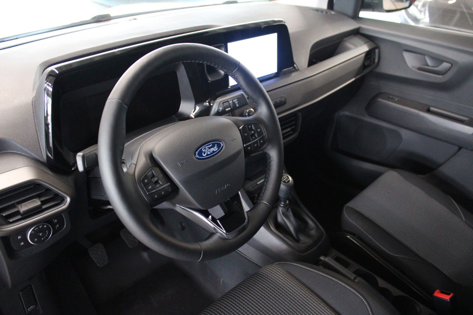 Fahrzeugabbildung Ford Transit Courier TREND Kasten KLIMA WinterPaket3