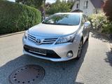 Toyota Avensis Combi 2,2-l-D-4D Edition Edition - Toyota Avensis: Combi