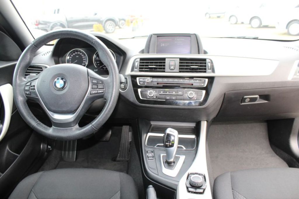 Fahrzeugabbildung BMW 220i Cabrio Aut. Advantage