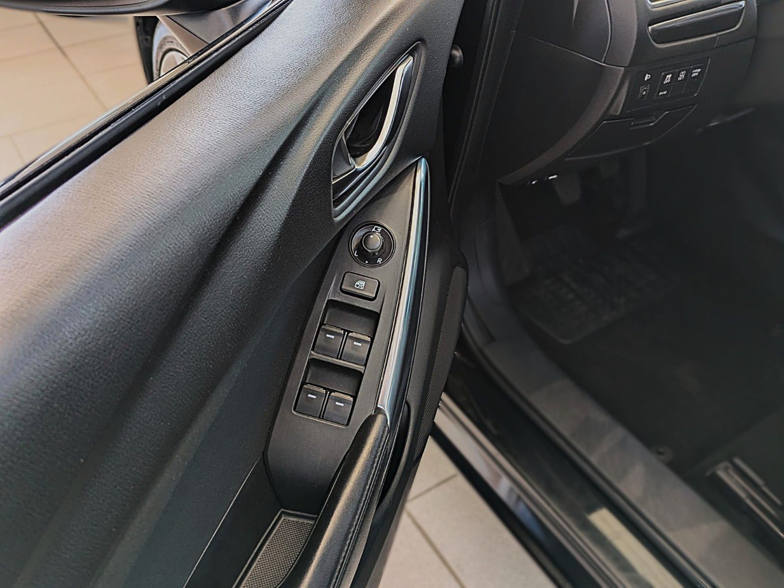 Fahrzeugabbildung Mazda 6 Kombi Center-Line KLIMAAUT SITZHEIZG NAVI 19''