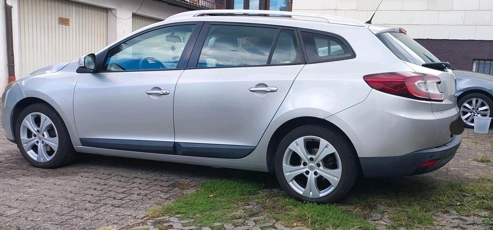 Renault Megane 2010 — салон
