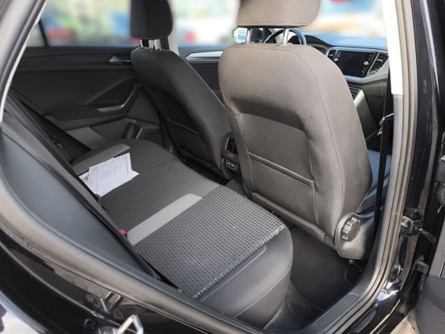 Fahrzeugabbildung Volkswagen T-Roc 1.5 TSI DSG Active LED NAVI KESSY ALLWETTE