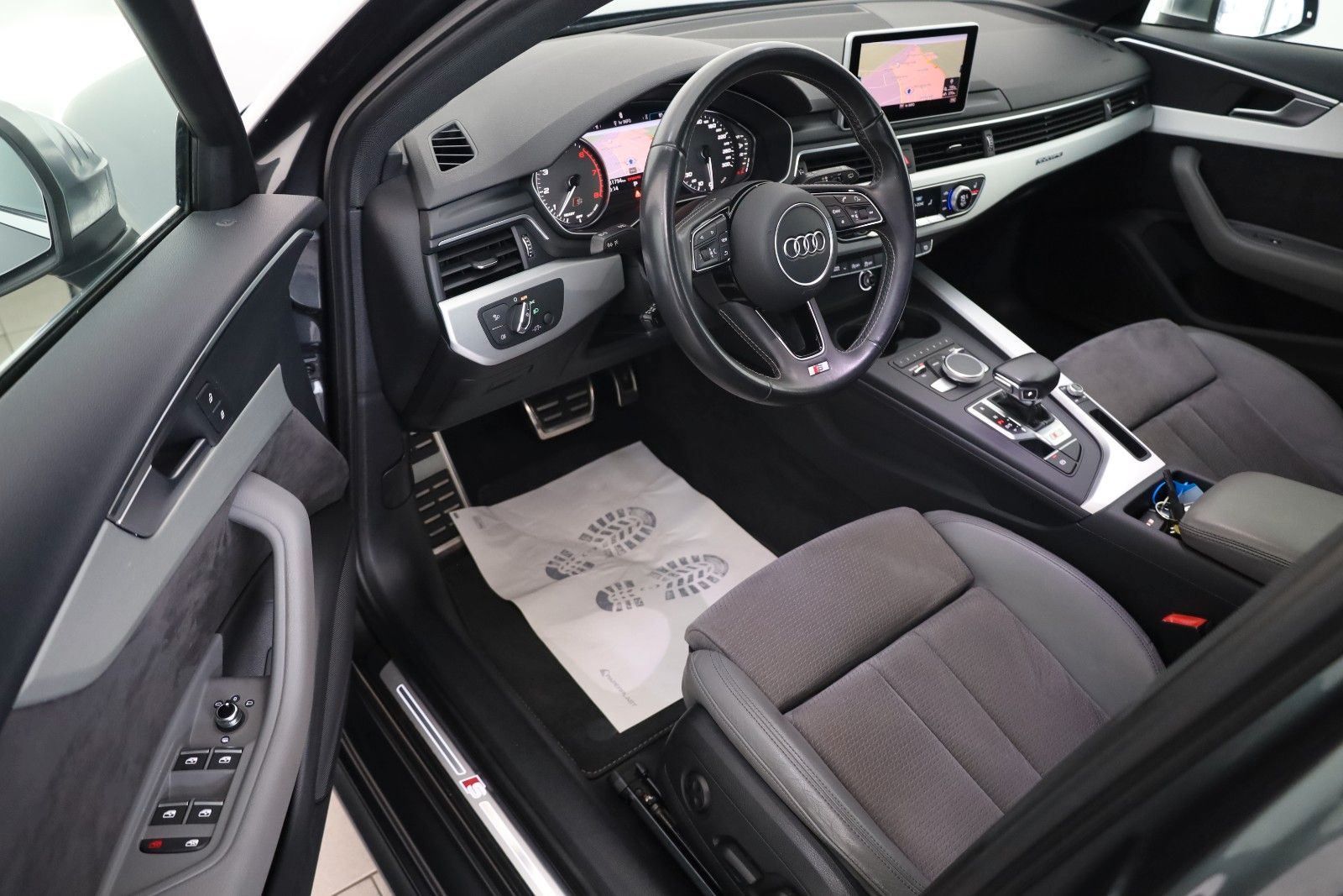 Fahrzeugabbildung Audi S4 Avant 3.0 TFSI quattro TLeder,Navi,Kamera,AHK