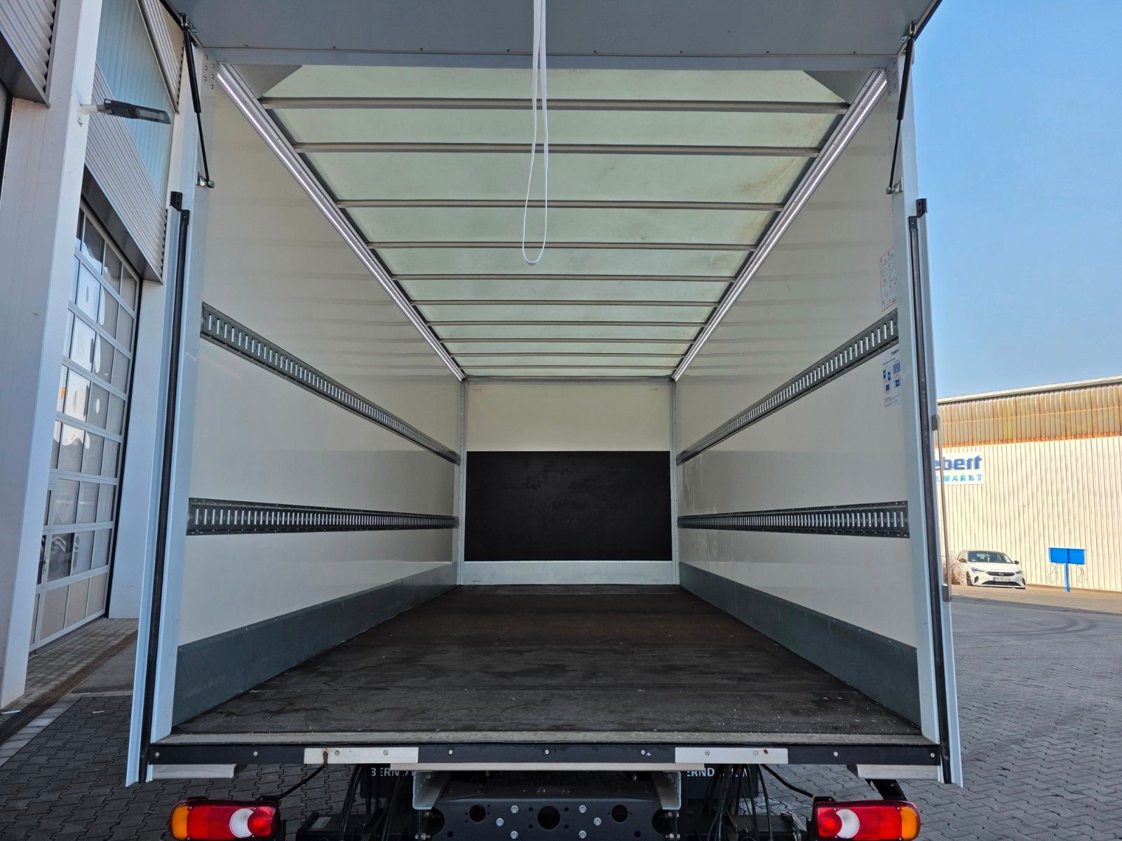 Fahrzeugabbildung Iveco Eurocargo ML75E21/P LBW 1.000kg L-Haus
