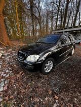 Mercedes-Benz Mercedes ML 320 Ohne Motor - gebrauchte Mercedes-Benz ML 320 aus dem Jahr 2005