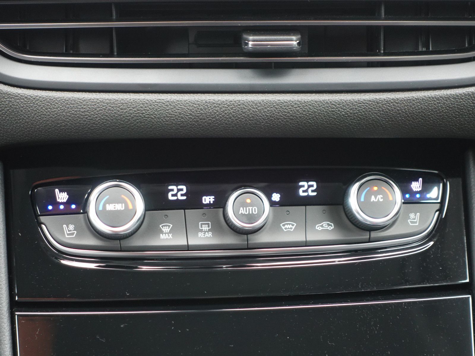 Fahrzeugabbildung Opel Grandland GS 1.2T AUTOMATIK,AHK,Navi,MatrixLED