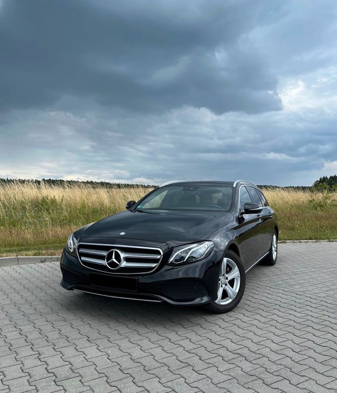 Image of Mercedes-Benz E 220