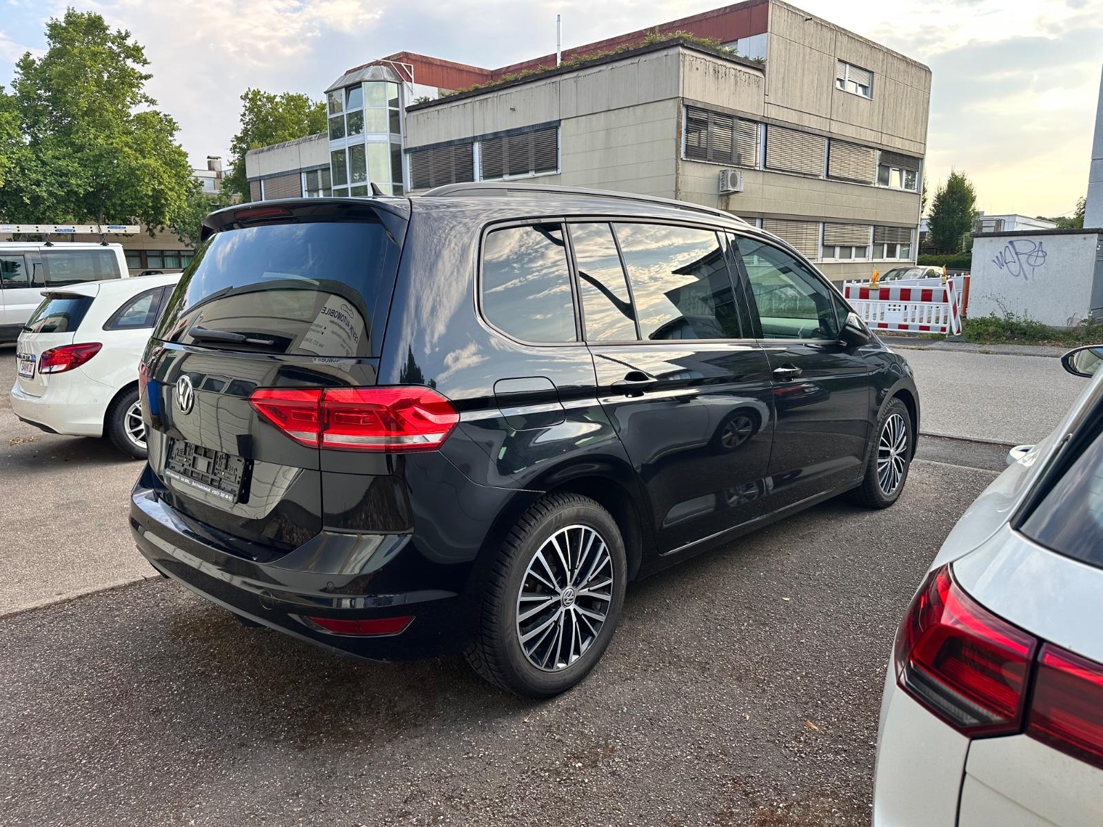 Volkswagen Touran Comfortline DSG 150 PS / ACC / SPUR / NAV