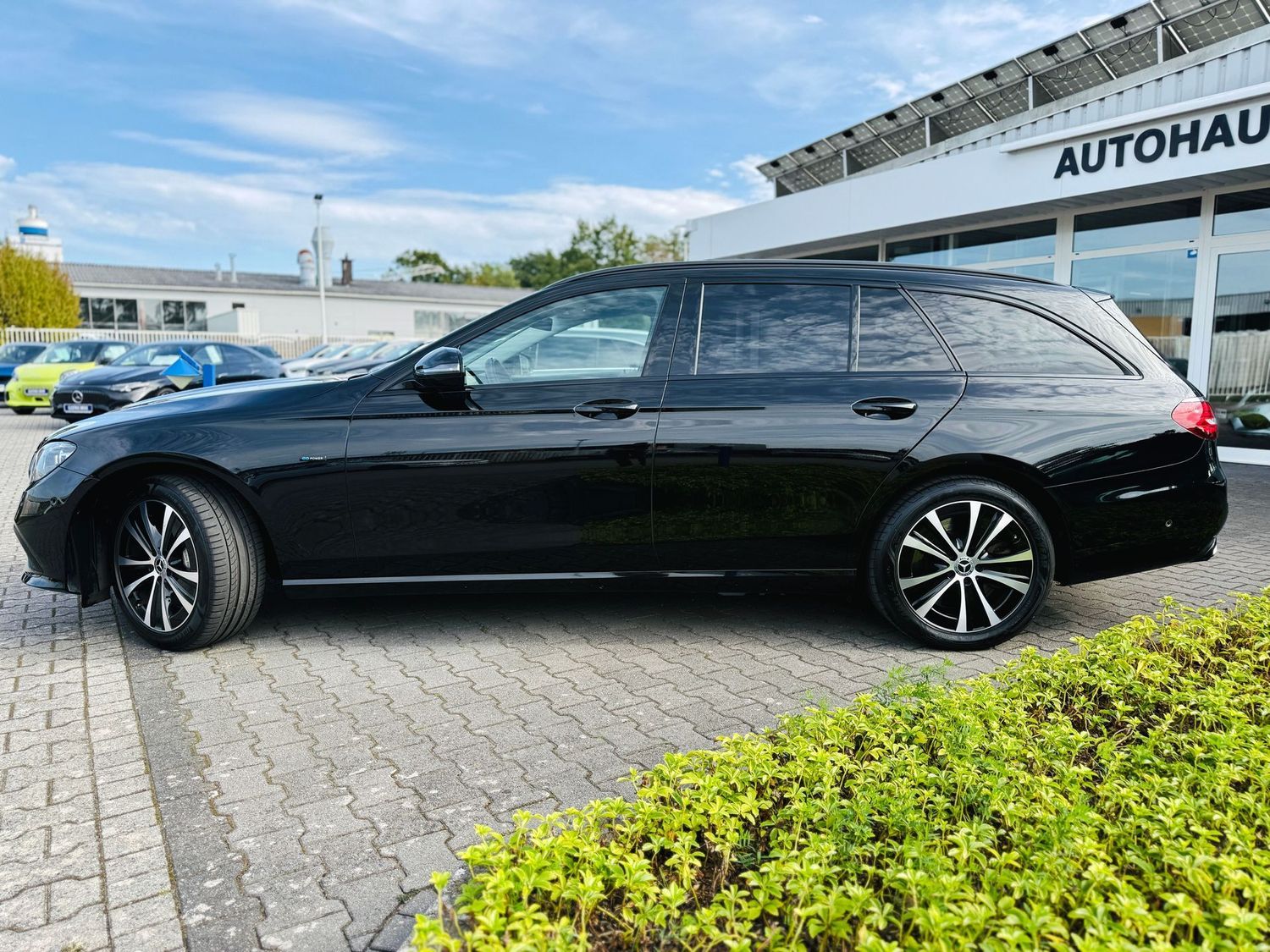 Fahrzeugabbildung Mercedes-Benz E 300 T de AVANTGARDE-NIGHT, Distronic, RFK, AHK