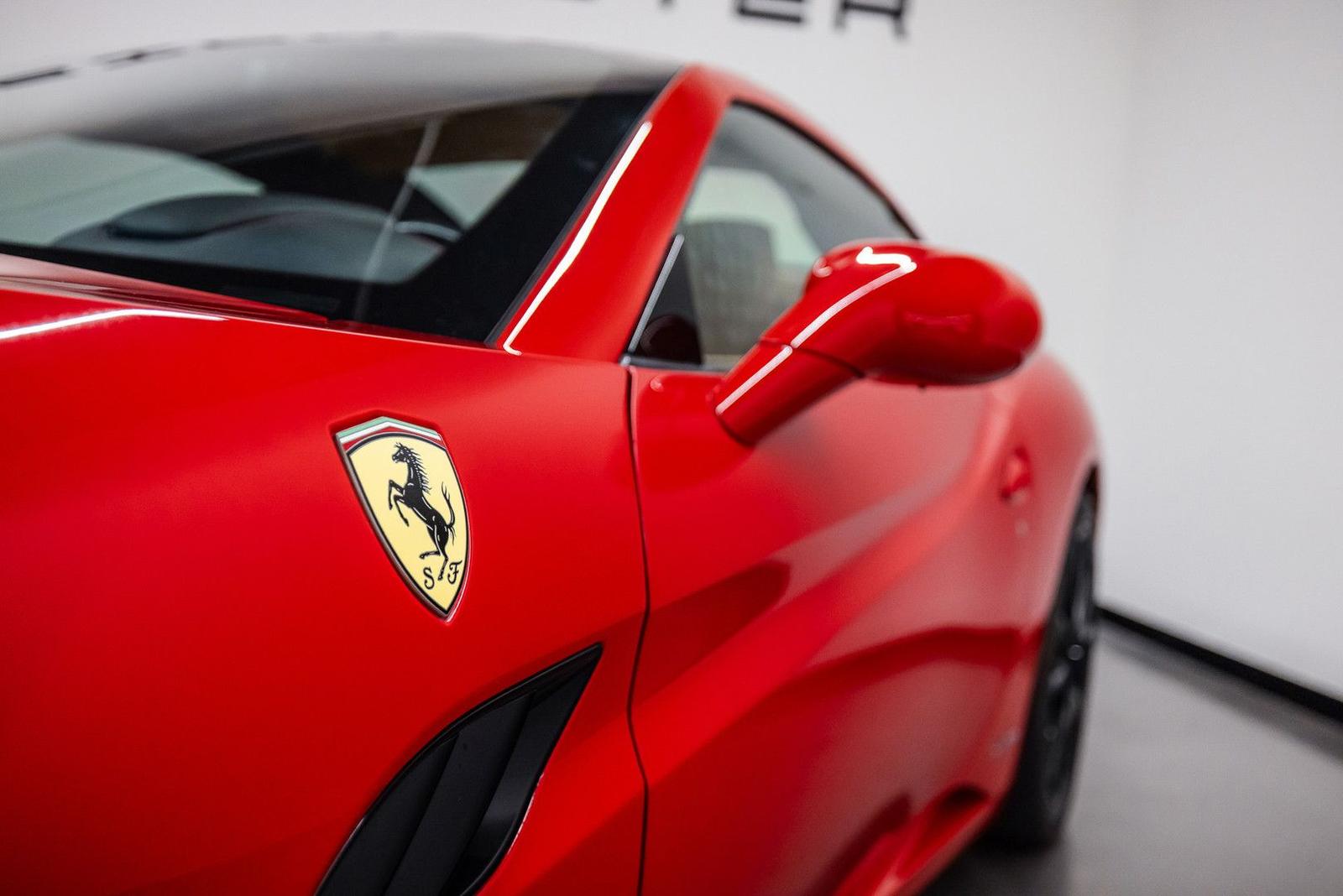 Ferrari California 30 4.3 V8 490 ch • Boîte F1 double embrayage • 29 600 km • Rouge / cuir beige