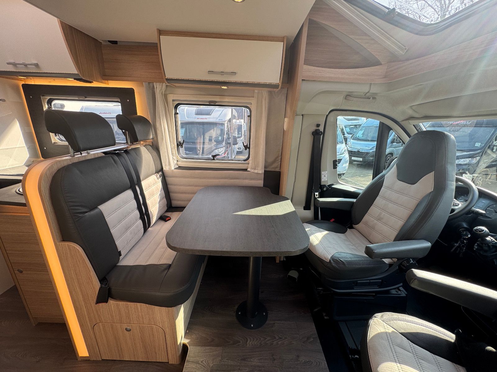 Fahrzeugabbildung Sunlight T 68 ADVENTURE EDITION FIAT LITIHIUM INVERTER 1H