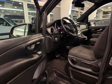 Mercedes V 220 - 8