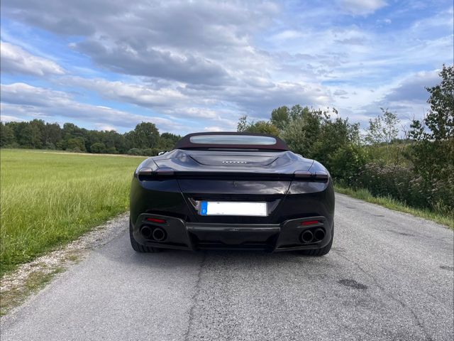 FERRARI Roma