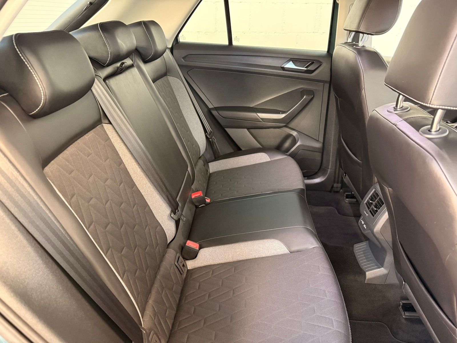 Fahrzeugabbildung Volkswagen T-Roc Goal 1,0 TSI 6-Gang Schaltung +LED +AHK +S