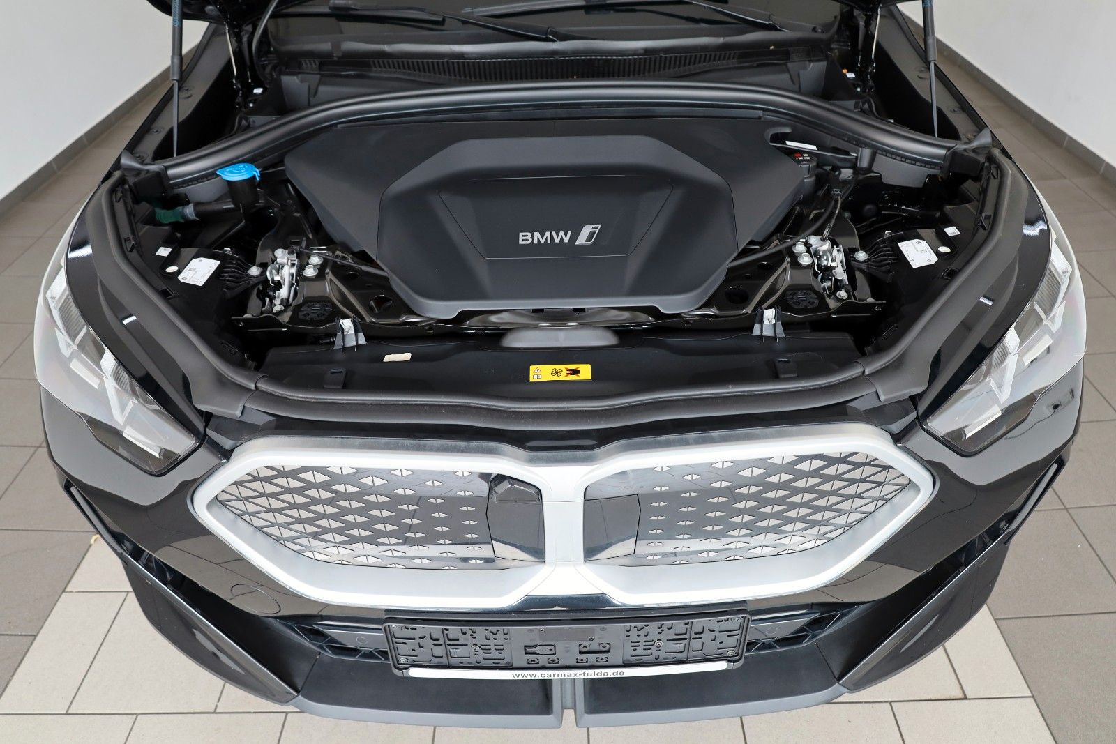 Fahrzeugabbildung BMW iX2 20 eDrive,Navi,LED,SH,Kamera,Ausparkassist