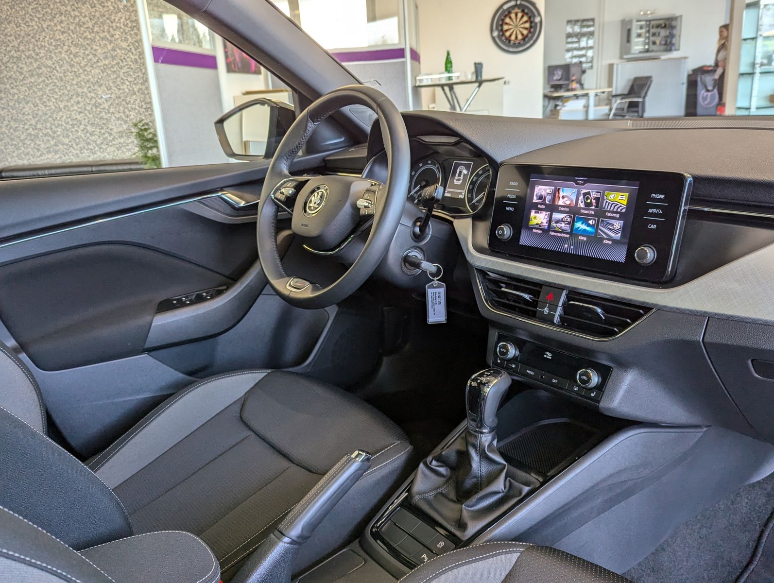 Fahrzeugabbildung SKODA Kamiq 1.0 TSI DSG Tour Cam Pano ACC SMART-LINK