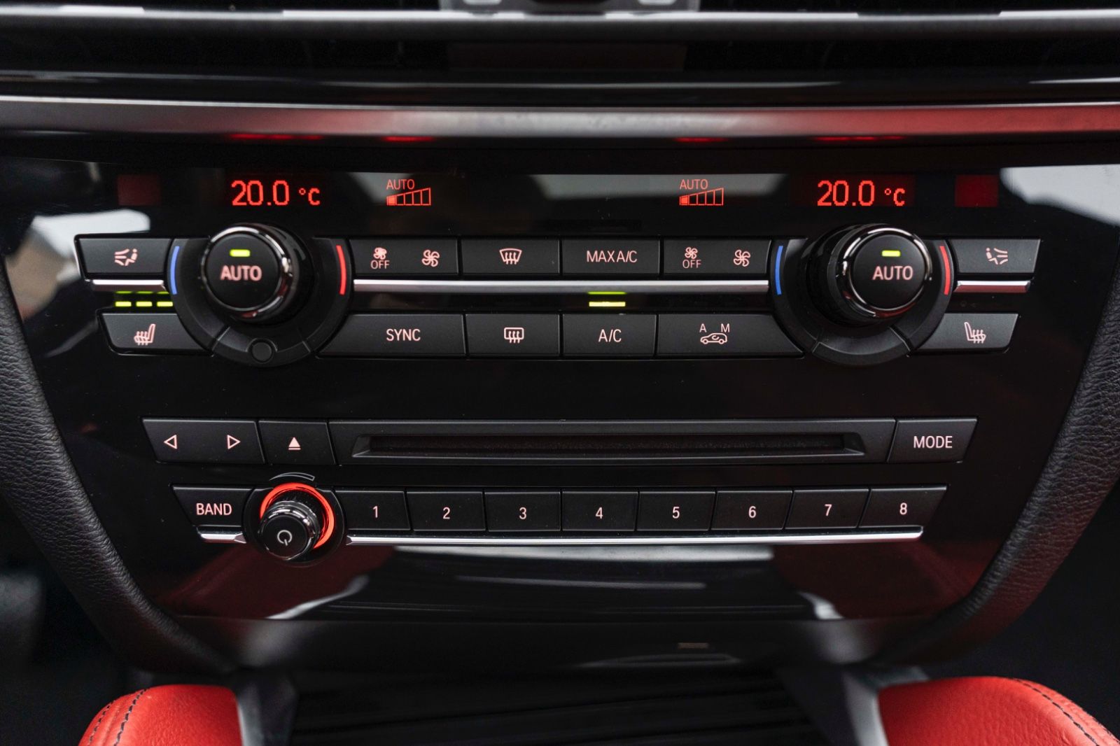 Fahrzeugabbildung BMW X6 xDrive50i M-Sportpaket HUD 360° H&K LED SOFT