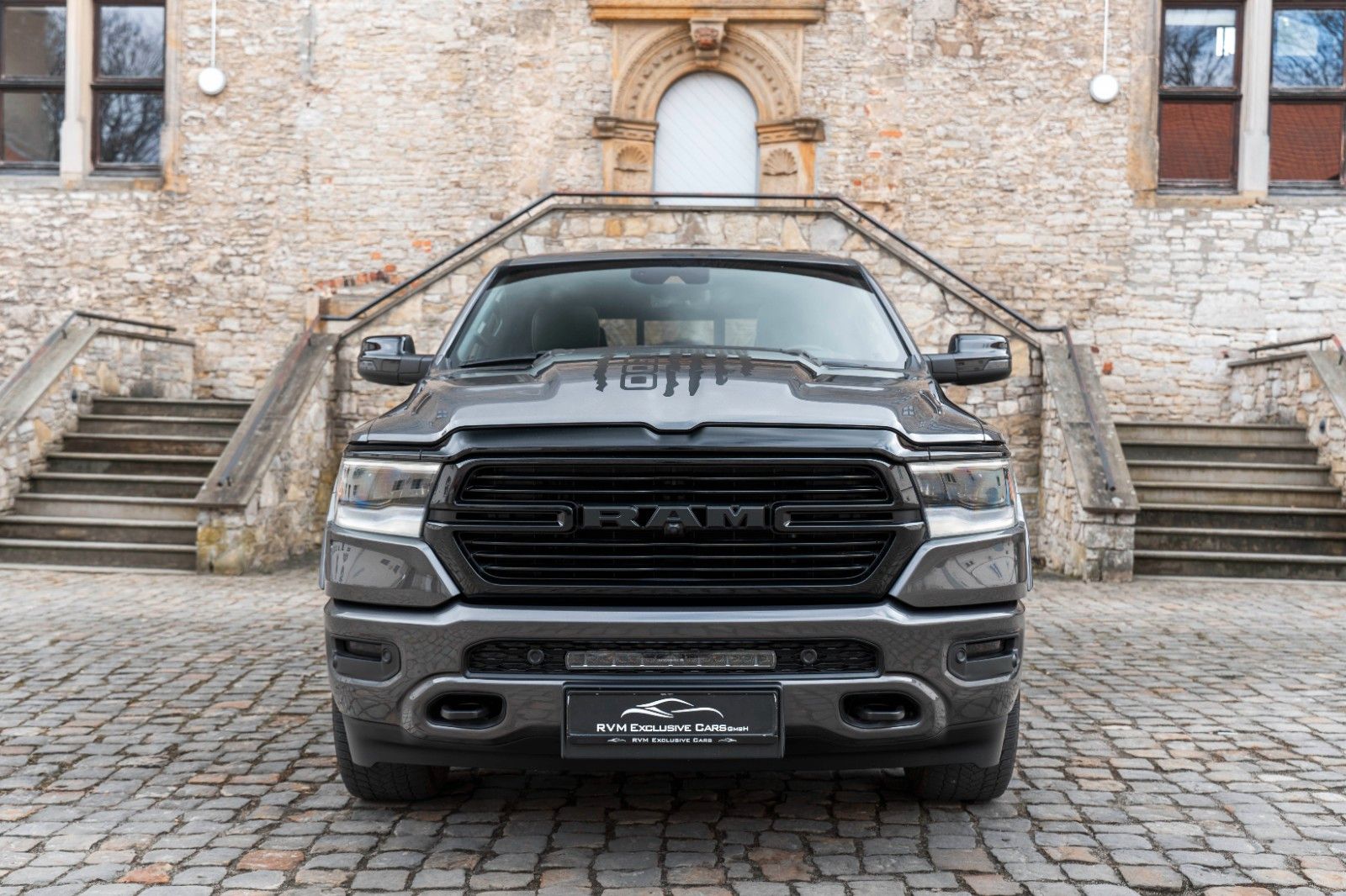 Fahrzeugabbildung Dodge RAM 5,7L Laramie CC 4X4 360° LED CARPLAY LPG AHK
