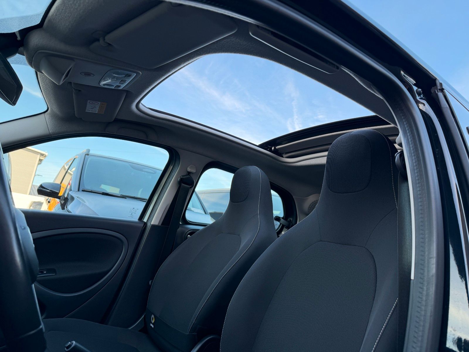 Fahrzeugabbildung Smart ForFour PASSION Tempomat+Klima+Faltdach+SHZ+BT
