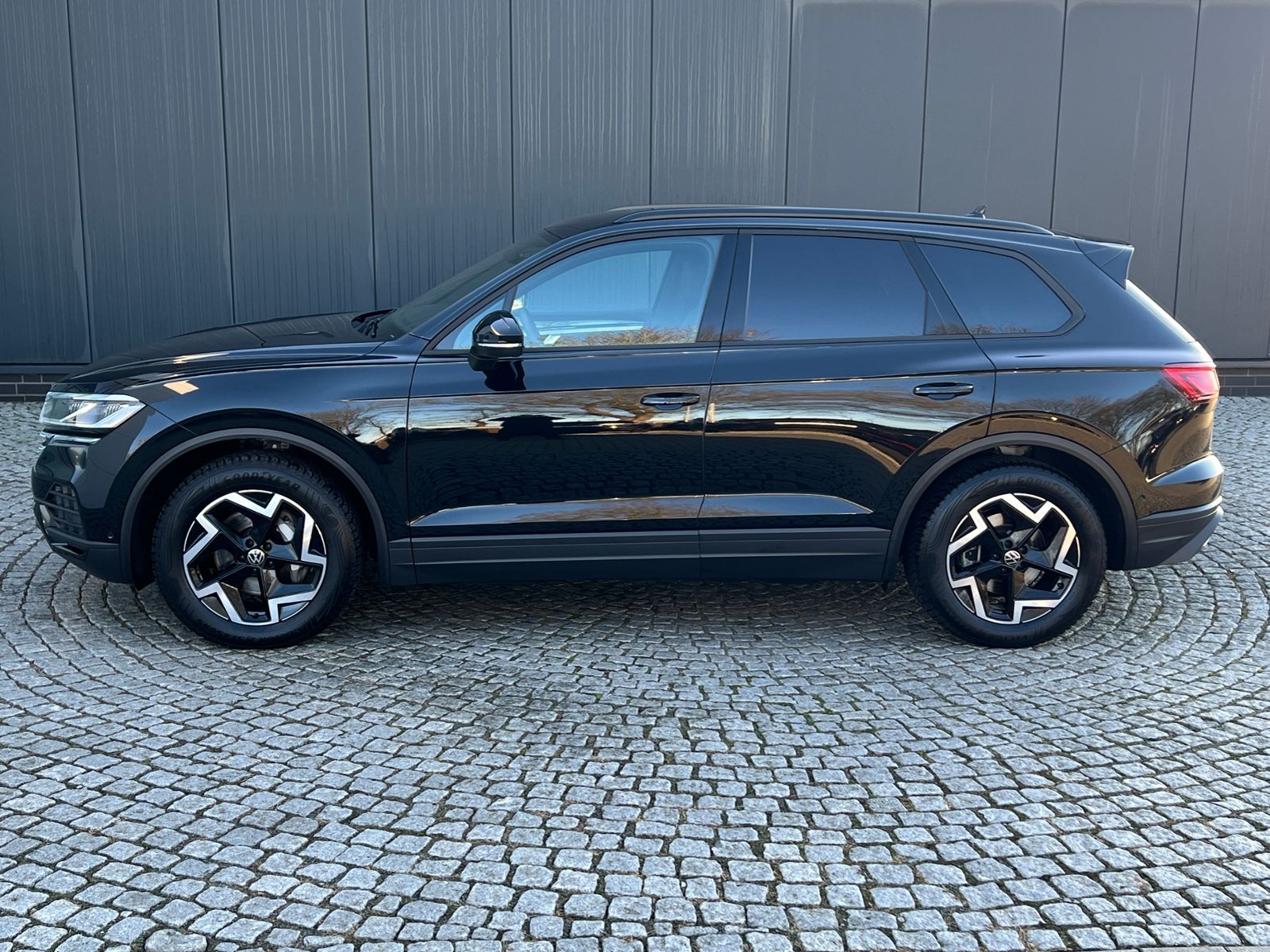 Fahrzeugabbildung Volkswagen Touareg 3.0 TDI 4MOTION *AHK, Luftfederung, 19*-