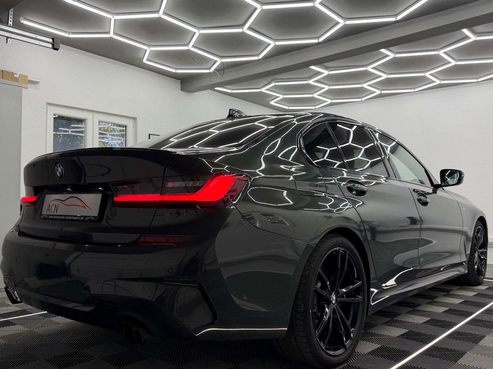 Fahrzeugabbildung BMW 330 d Lim. M SPORT/LASER/HuD/H&K/LIVE PRO/DE FZG