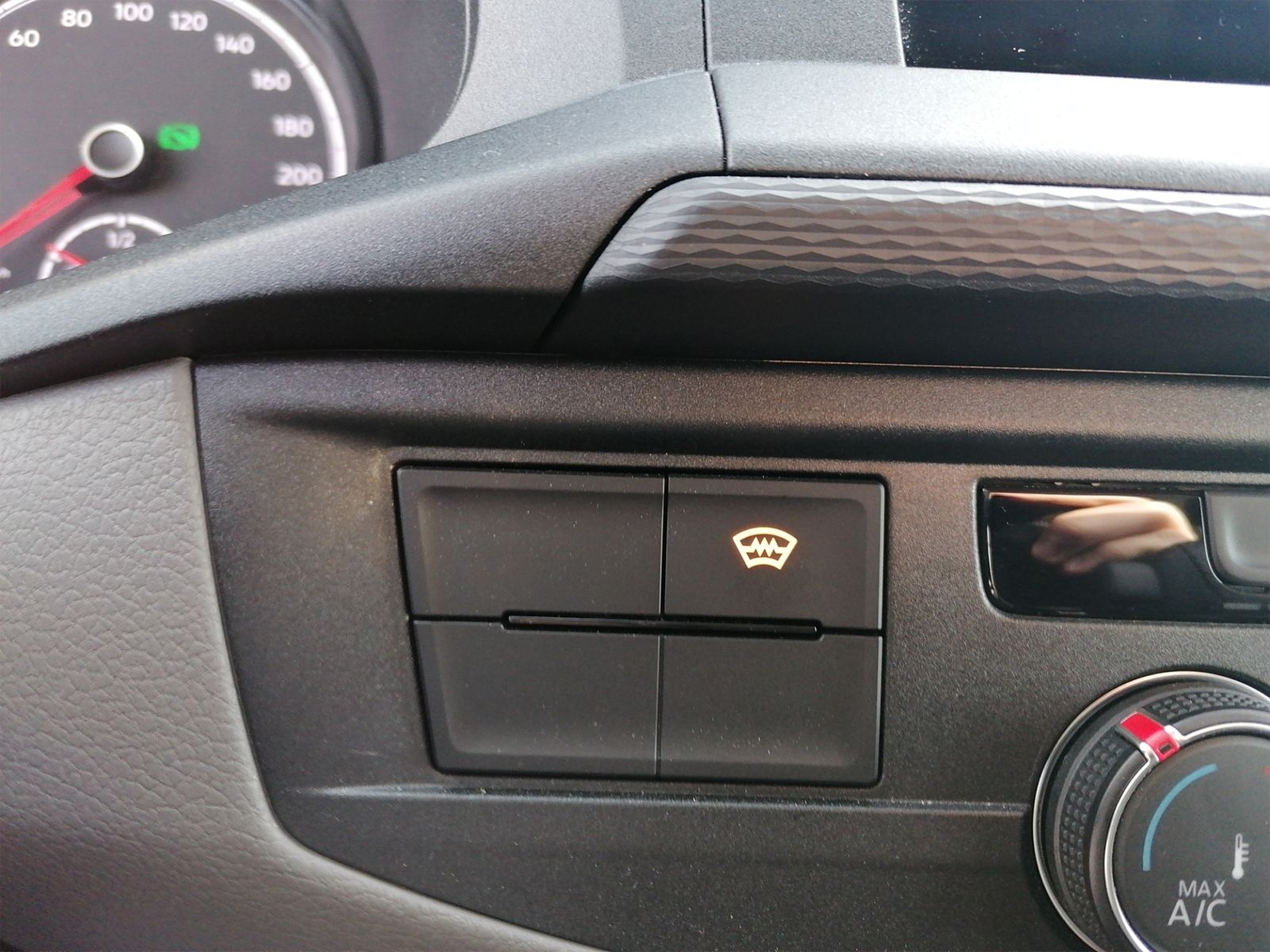 T6.1 Kombi 2.0 TDI DSG LED+NAVI+ACC+PDC+