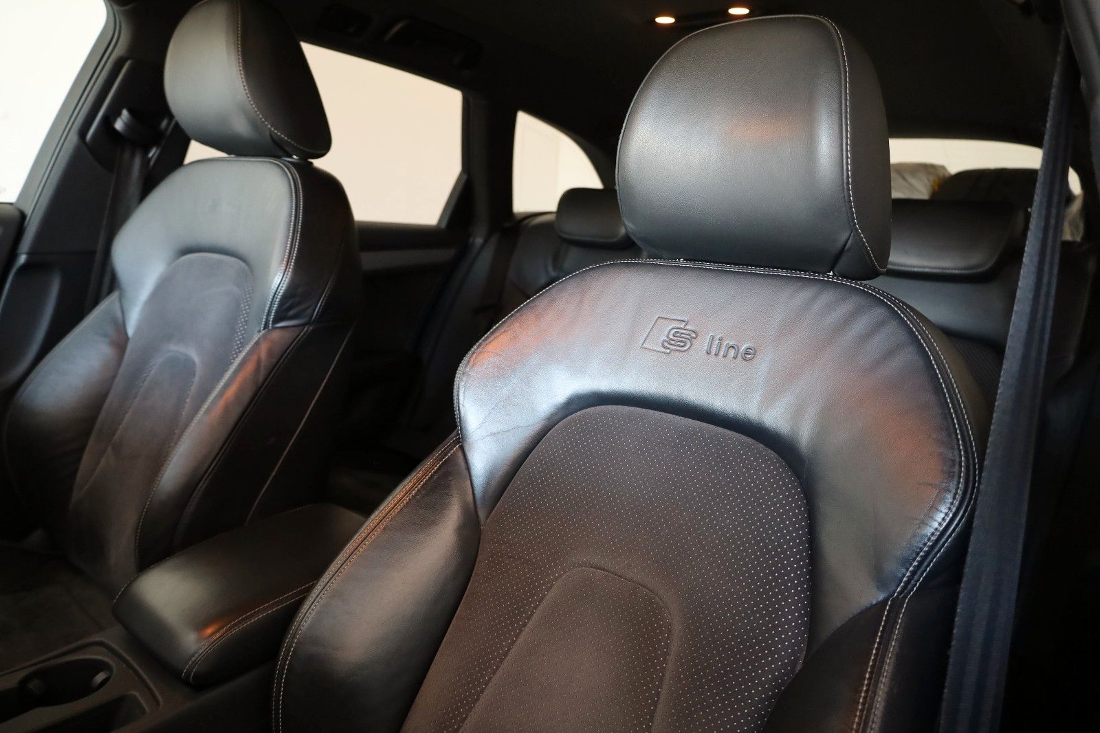 Fahrzeugabbildung Audi A4 Avant S line T.Leder,Navi,Xenon,SH.PDC