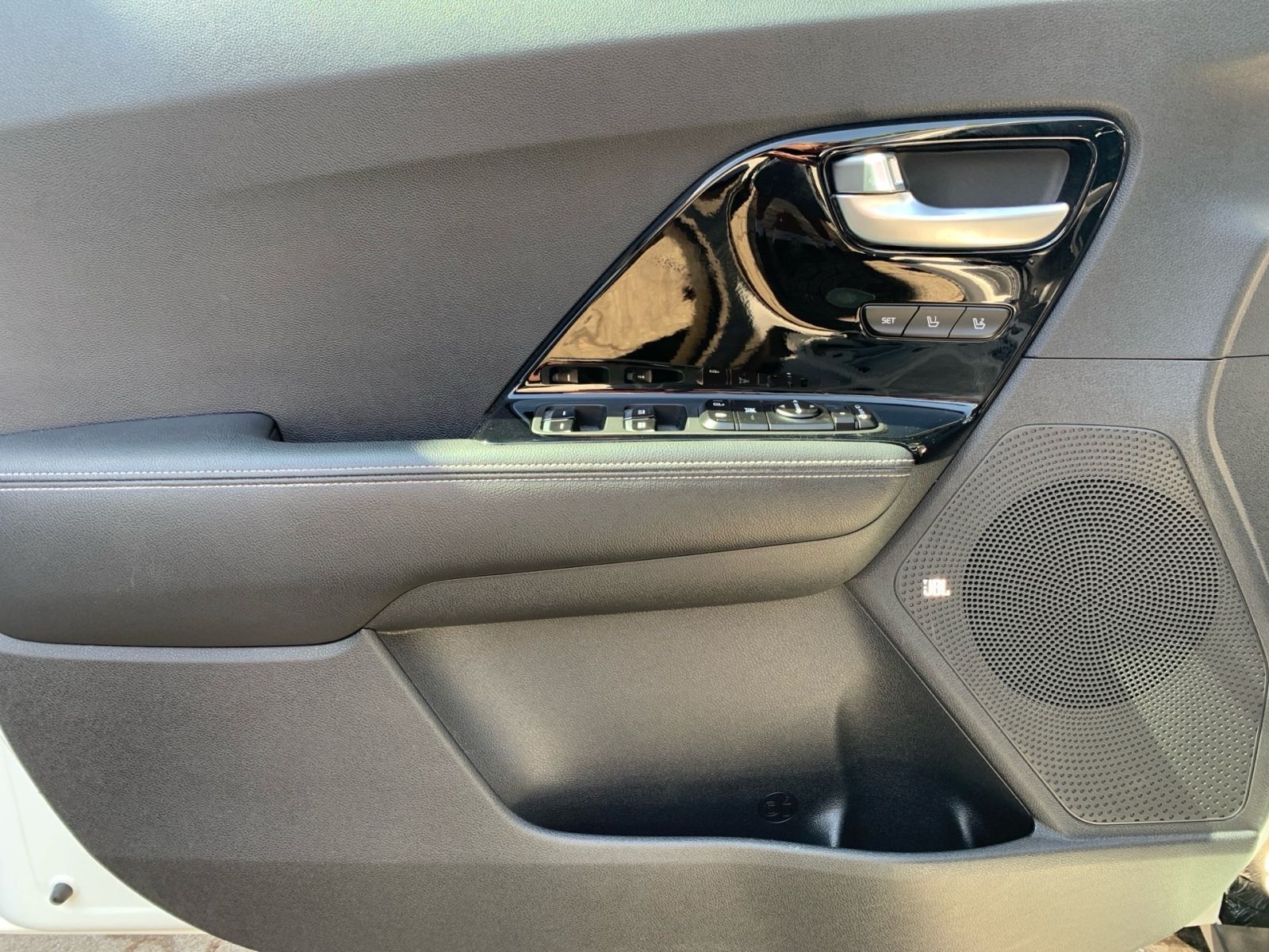 Fahrzeugabbildung Kia Niro 1.6 Hybrid Spririt AHK Leder Navi 1Hd