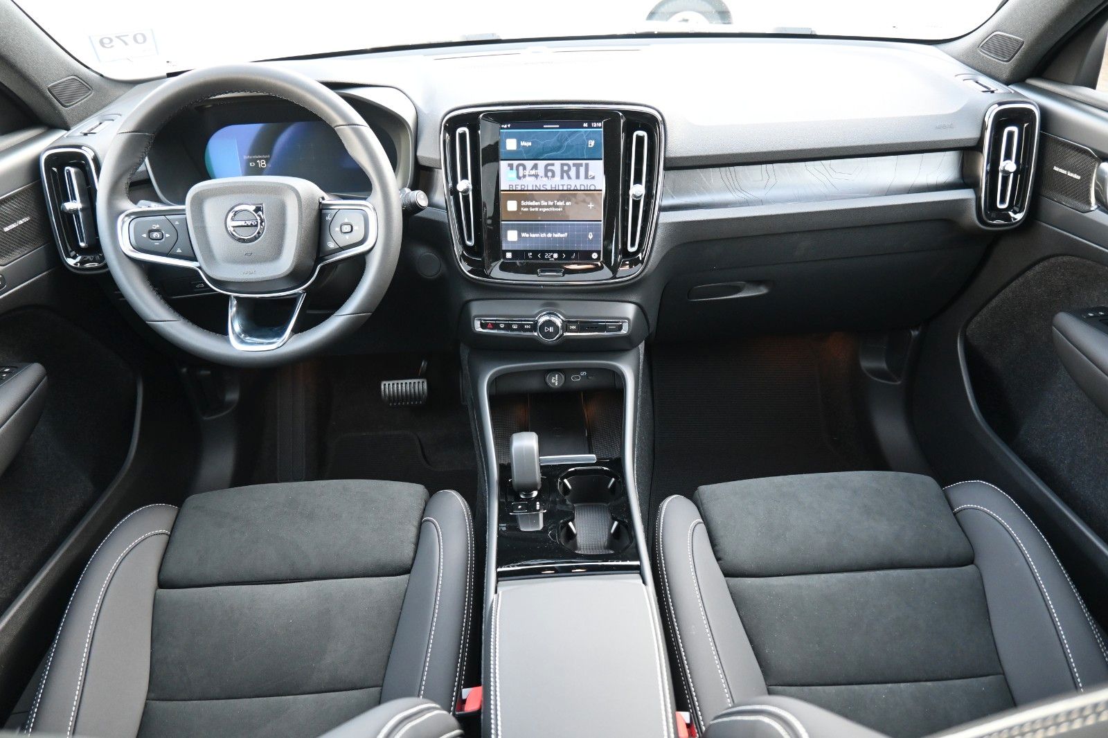 Fahrzeugabbildung Volvo XC40 Ultimate RC Pure Electric AWD*360°*PANO*GSD