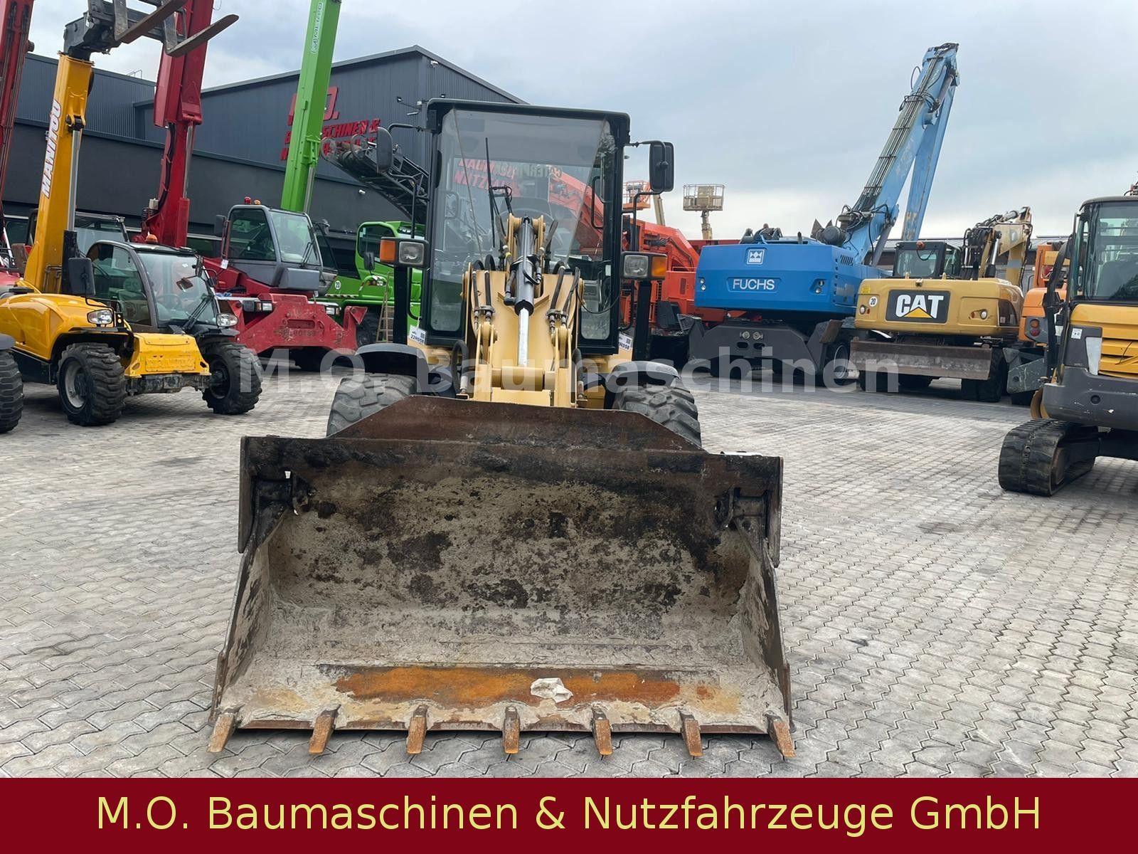 Fahrzeugabbildung CAT 906 / Klappschaufel