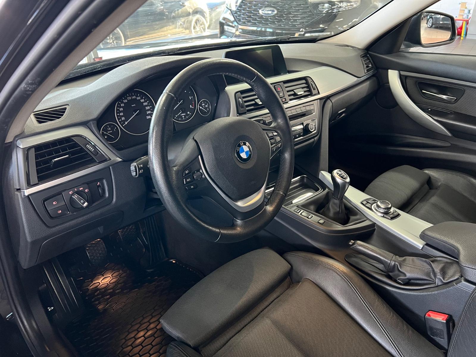 BMW 320 d T xDrive Modern AHK+Bi-Xe+AMB+Keyless uvm